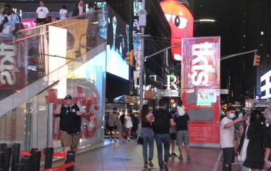  Broadway New York 'a geri döndü. 14 Eylül 2021, New York, ABD: Neredeyse bir buçuk yıl sonra, Broadway tüm New York City 'deki tiyatroların yeniden açılışıyla tam güçle geri geliyor.