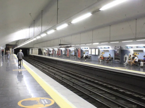 ポルトガル リスボン2021年9月14日ポルトガル リスボン地下鉄緑線アロイオス駅旅客輸送再開 4年後の2021年9月14日 — ストック写真