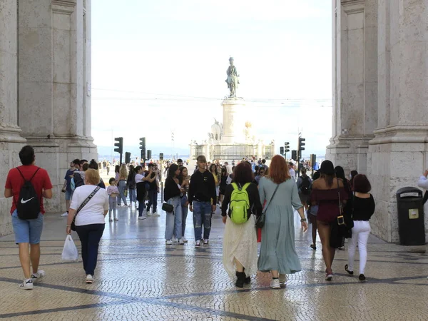 Κυκλοφορία Ανθρώπων Στους Δρόμους Και Τις Πλατείες Της Λισαβόνας Σεπτεμβρίου — Φωτογραφία Αρχείου