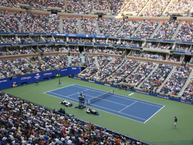 Daniil Medvedev, 2021 ABD Açık 'ta Grand Slam Men unvanını aldı. 12 Eylül 2021, New York, New York, ABD: Daniil Meveeev favori Novak Dkokoviç 'i şok ederek 2021 ABD Açık Şampiyonluk setini 6: 4, 6: 4, 6: 4, 6: 4' te kazandı.