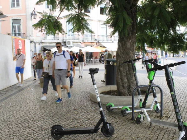 2021 Szeptember Lisszabon Portugália Emberek Mozgása Bica Liftben Amely Lisszabonban — Stock Fotó