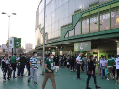 Şampiyonlar Ligi için Sporting Ajax arasındaki maç için hayran hareketi. 15 Eylül 2021, Lizbon, Portekiz: Lizbon 'daki Jose Alvalade Stadyumu' nun etrafında spor ve Ajax arasındaki maç için hayran hareketi