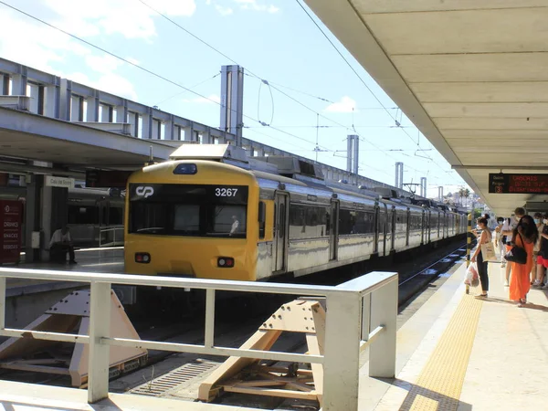 Die Bahnhöfe Von Lissabon Führen Das Viertel Oeiras September 2021 — Stockfoto