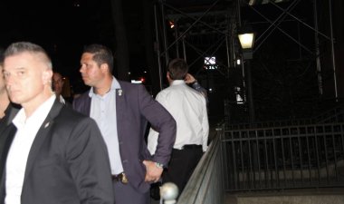 Jair Bolsonaro protestolar sırasında Brezilya 'nın New York' taki ABD Büyükelçisi 'ne yemeğe geliyor. 20 Eylül 2021, New York, ABD: Brezilya Cumhurbaşkanı Jair Bolsonaro Brezilya Büyükelçisi ile akşam yemeği için geliyor