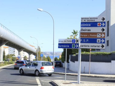 (Oeiras 'ta toplu taşımada hareketlilik. 21 Eylül 2021, Oeiras, Portekiz: 21 Eylül 2021 Salı günü Lizbon 'un metropol bölgesinde Oeiras belediyesinde toplu taşıma hareketi. 