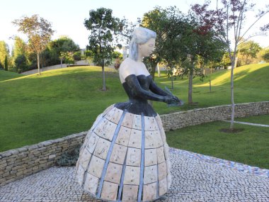  Oeiras 'taki Şairler Parkı. 21 Eylül 2021, Oeiras, Portekiz: Oeiras şehrinde 50 Portekizli ve 10 farklı ülkeden gelen şairin anısına Şairler Parkı 'nda hareket