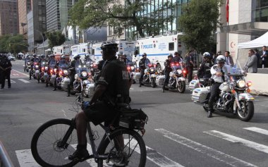 (Joe Biden, BM Genel Kurulunun 76. Oturumundan ayrılıyor. 21 Eylül 2021, New York, ABD: ABD Başkanı Joe Biden sıkı güvenlik önlemleri alarak New York 'taki 76. BM Genel Kurulu toplantısından ayrılıyor. Fotoğraf: Niyi Fote / Thenews2 (Fotoğraf: Niyi 