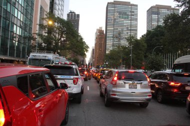(New York 'taki BM 76. Genel Kurulu' nda sıkı güvenlik ve yoğun trafik var. 19 Eylül 2021, New York, ABD: BM Genel Merkezi 'nin önünde ve çevresinde sıkı güvenlik önlemleri ve yoğun trafik var