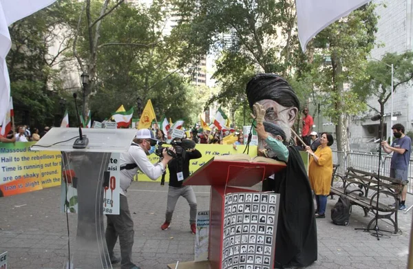 イランは第76回国連総会の会期中に抗議する 2021年9月21日米国ニューヨーク イランの支持者は モハヘディン人民組織と民主的 世俗的 非核兵器の擁護者に対して主要な反対を表明した — ストック写真