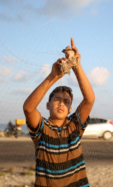 Int Palestinesi Catturano Uccelli Migratori Sulla Spiaggia Khan Yunis Gaza — Foto Stock