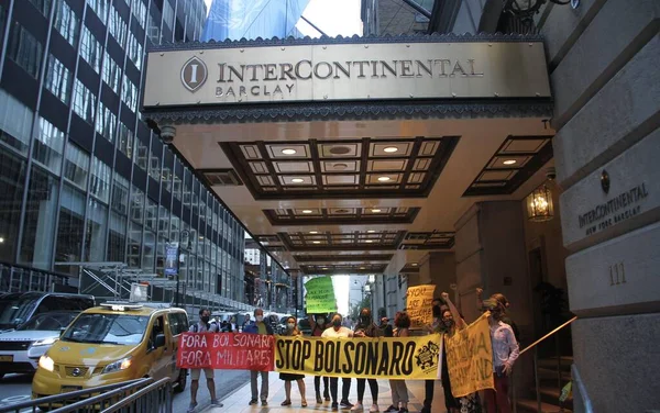 Nowość Protest Przeciwko Prezydentowi Brazylii Barclay Hotel Przed Zgromadzeniem Ogólnym — Zdjęcie stockowe