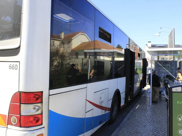 Int Oeirasの公共交通機関の動き 2021年9月21日ポルトガル オイラス市 リスボン大都市圏のオイラス市における公共交通機関の動き2021年9月21日 — ストック写真