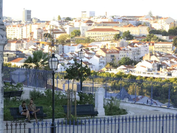 Σεπτεμβρίου 2021 Λισαβόνα Πορτογαλία Κίνηση Ανθρώπων Στη Γειτονιά Alto Baixa — Φωτογραφία Αρχείου