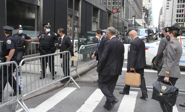 ポルトガルのマルセロ スーザ大統領は 国連総会に向かう途中です 2021年9月21日米国ニューヨーク市 ポルトガルのマルセロ大統領は ニューヨークで開催された国連総会の76回目のセッションのために彼のホテルを離れるのを見られています — ストック写真