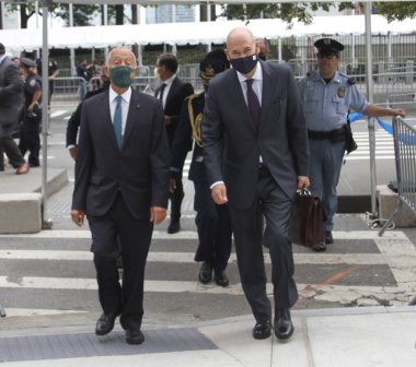 Yüksek rütbeli kişiler BM Genel Meclisi 'nden ayrılıyor. 22 Eylül 2021, New York, ABD: Yüksek rütbeli kişilerin 22 Eylül Çarşamba günü New York 'taki BM Genel Kurulu 76. Oturumundan ayrıldıkları görüldü). 