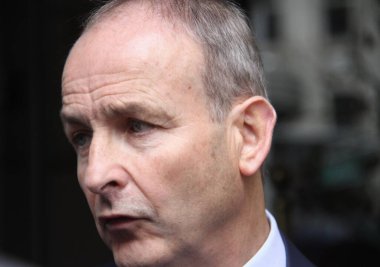 İrlanda Başbakanı otelinin önünde basın mensuplarına konuştu. 22 Eylül 2021, New York, ABD: İrlanda Başbakanı Michael Martin, BM 'nin 76. Oturumu sırasında Manhattan' daki otelinin önünde basına konuştu.