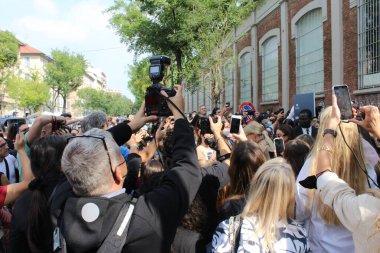 Milan Moda Haftası. 22 Eylül 2021, Milano, İtalya: Milan Moda Haftası 'nın kadın koleksiyonu, bahar / yaz 2022' yi öngören ve 27 Eylül 'e kadar yüz yüze moda şovlarıyla dolu bir takvimle geri döndü..