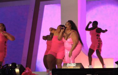 (Lizzo, New York 'taki Global Citizen Live' da sahne alıyor. 25 Eylül 2021, New York, ABD: Lizzo New York 'taki Central Park çimlerinde The Global Citizen Live' da sahne aldı. Etkinliğe girebilmek için, herkes için aşı kanıtına ihtiyaç vardır.
