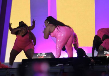 (Lizzo, New York 'taki Global Citizen Live' da sahne alıyor. 25 Eylül 2021, New York, ABD: Lizzo New York 'taki Central Park çimlerinde The Global Citizen Live' da sahne aldı. Etkinliğe girebilmek için, herkes için aşı kanıtına ihtiyaç vardır.