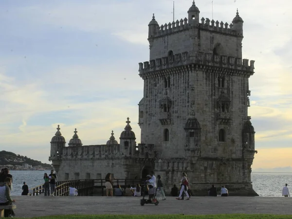 Septiembre 2021 Lisboa Portugal Movimiento Personas Disfrutando Puesta Sol Torre —  Fotos de Stock