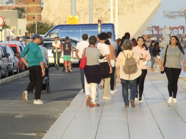 Septiembre 2021 Lisboa Portugal Movimiento Personas Disfrutando Puesta Sol Torre — Foto de Stock