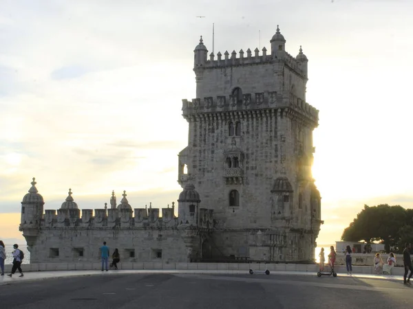 Září 2021 Lisabon Portugalsko Pohyb Lidí Při Západu Slunce Torre — Stock fotografie