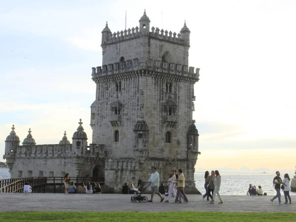 Września 2021 Lizbona Portugalia Ruch Osób Cieszących Się Zachodem Słońca — Zdjęcie stockowe