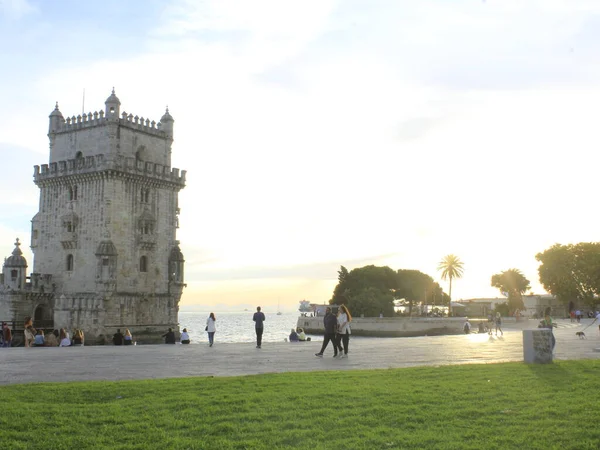 Září 2021 Lisabon Portugalsko Pohyb Lidí Při Západu Slunce Torre — Stock fotografie