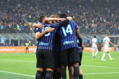 Milan (İtalya), 10 / 04 / 2025 - Lautaro Martinez, İtalya Serie A şampiyonasının 6. turu için geçerli olan Inter Milan ve Cremonese arasındaki maçtaki golünü kutluyor. (Edson de souza 2nci bölüm))