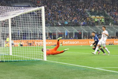 Milan (İtalya), 10 / 04 / 2025 - Lautaro Martinez, İtalya Serie A şampiyonasının 6. turu için geçerli olan Inter Milan ve Cremonese arasındaki maçtaki golünü kutluyor. (Edson de souza 2nci bölüm))