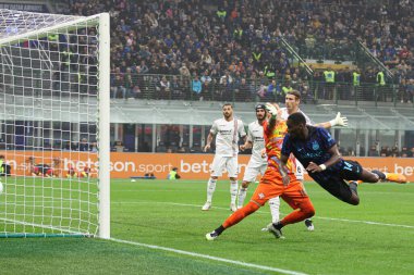 Milan (İtalya), 10 / 04 / 2025 - Football / Italian Championship / Inter Milan vs Cremonese - Inter Milan 'dan Bonny gol atıyor ve Inter Milan ile Cremonese arasındaki maçtaki golünü kutluyor. (Edson de souza 2nci bölüm))