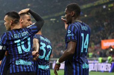 Milan (İtalya), 10 / 04 / 2025 - Inter Milan 'dan Bonny, Inter Milan ile Cremonese arasında oynanan ve İtalya Serie A şampiyonasının 6. turunda geçerli olan maçtaki golünü kutluyor. (Edson de souza 2nci bölüm))