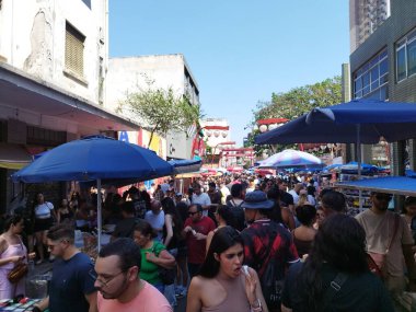 Sao Paulo (SP), 10 / 05 / 2025 - Ekonomi / Ticaret / Tüketim / SP - Sao Paulo 'daki Liberdade mahallesinin sokaklarında tüketicilerin hareketi, bu Pazar, 5 Ekim 2025. (Leandro Chemalle / Yeniler 2)   