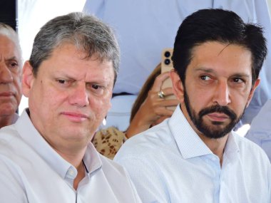 Sao Paulo Paulo (sp), 10 / 05 / 2025 - Sao Paulo Tarcisio de freitas valisi ve Billings barajındaki yüzen fotovoltaik santralin (uff araucaria) açılışında Sao Paulo Ricardo rahibeleri belediye başkanı. (Leandro Chemalle\ Yeni 2))       