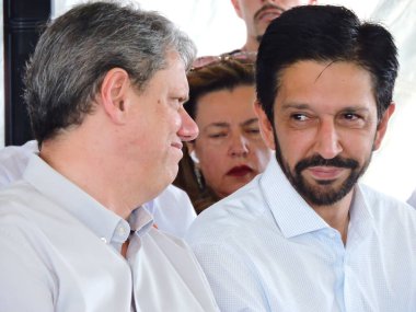 Sao Paulo Paulo (sp), 10 / 05 / 2025 - Sao Paulo Tarcisio de freitas valisi ve Billings barajındaki yüzen fotovoltaik santralin (uff araucaria) açılışında Sao Paulo Ricardo rahibeleri belediye başkanı. (Leandro Chemalle\ Yeni 2))       