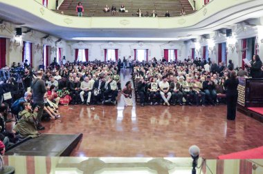 Sao Paulo (SP), 8 Ekim 2025 - Askeri diktatörlük sırasında ölenlerin aile üyeleri, Hukuk Fakültesi 'nin ana salonunda düzenlenen törenle ölüm sertifikalarını aldılar. (Marcelo estevao.) (Yeni 2.)      