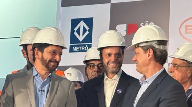 Sao Paulo (SP), 10 / 08 / 2025 - Sao Paulo valisi ve Belediye Başkanı Ricardo Nunes, Çin şirketi BYD 'den bir tren ve Yeşil Koridor' da faaliyet gösterecek bir otobüse bindiler. (oslaim brito\ the new 2color)        