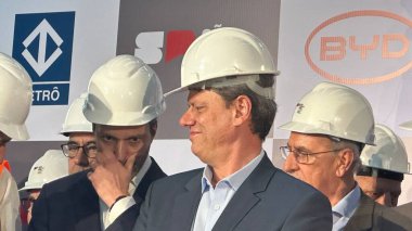 Sao Paulo (SP), 10 / 08 / 2025 - Sao Paulo valisi ve Belediye Başkanı Ricardo Nunes, Çin şirketi BYD 'den bir tren ve Yeşil Koridor' da faaliyet gösterecek bir otobüse bindiler. (oslaim brito\ the new 2color)        