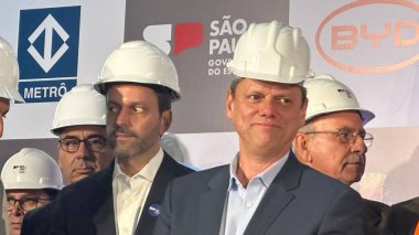 Sao Paulo (SP), 10 / 08 / 2025 - Sao Paulo valisi ve Belediye Başkanı Ricardo Nunes, Çin şirketi BYD 'den bir tren ve Yeşil Koridor' da faaliyet gösterecek bir otobüse bindiler. (oslaim brito\ the new 2color)        