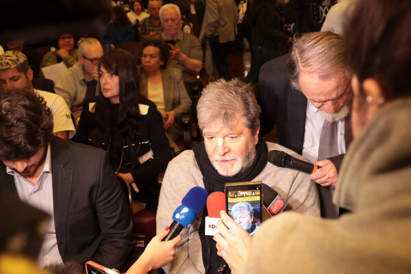 Сан-Паулу (СП), 8 октября 2025 года - Правительство / Права человека / Жертвы / Диктатура 1968 / СП - Марсело Рубенс Паива, бразильский писатель и драматург, участвует во 2-й церемонии вручения исправленных свидетельств о смерти. (leco viana presidentthenews2)  