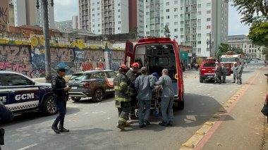 Sao Paulo (SP), October 11, 2025 collapse/facade/Duque de Caxias  Facade collapse on Avenida Duque de Caxias Alt 460 left two people injured and rescued by the fire department. Civil Defense isolated the area for forensic work (Oslaim Brito/thenews2)