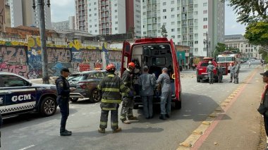 Sao Paulo (SP), October 11, 2025 collapse/facade/Duque de Caxias  Facade collapse on Avenida Duque de Caxias Alt 460 left two people injured and rescued by the fire department. Civil Defense isolated the area for forensic work (Oslaim Brito/thenews2)