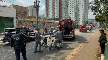 Sao Paulo (SP), October 11, 2025 collapse/facade/Duque de Caxias  Facade collapse on Avenida Duque de Caxias Alt 460 left two people injured and rescued by the fire department. Civil Defense isolated the area for forensic work (Oslaim Brito/thenews2)
