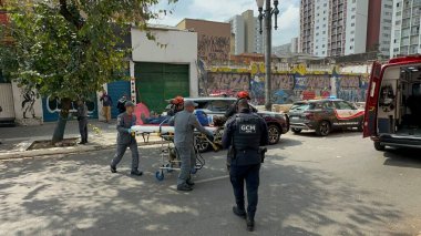 Sao Paulo (SP), October 11, 2025 collapse/facade/Duque de Caxias  Facade collapse on Avenida Duque de Caxias Alt 460 left two people injured and rescued by the fire department. Civil Defense isolated the area for forensic work (Oslaim Brito/thenews2)