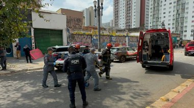 Sao Paulo (SP), October 11, 2025 collapse/facade/Duque de Caxias  Facade collapse on Avenida Duque de Caxias Alt 460 left two people injured and rescued by the fire department. Civil Defense isolated the area for forensic work (Oslaim Brito/thenews2)
