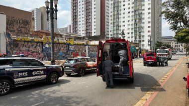 Sao Paulo (SP), October 11, 2025 collapse/facade/Duque de Caxias  Facade collapse on Avenida Duque de Caxias Alt 460 left two people injured and rescued by the fire department. Civil Defense isolated the area for forensic work (Oslaim Brito/thenews2)