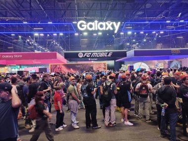 Sao Paulo (SP), October 11, 2025 - Technology/Games/BGS - Crowd movement on the third day of the Brazil Game Show in the Anhembi district. Thousands of players line up to test games from Nintendo, Sega, PlayStation, Konami (leandro chemalle/thenews2)