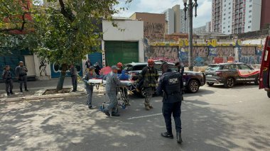 Sao Paulo (SP), October 11, 2025 collapse/facade/Duque de Caxias  Facade collapse on Avenida Duque de Caxias Alt 460 left two people injured and rescued by the fire department. Civil Defense isolated the area for forensic work (Oslaim Brito/thenews2)