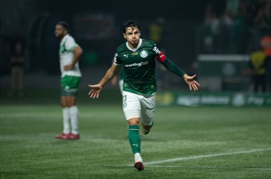 Sao Paulo (SP), 10/11/2025 - Brasileirao/Palmeiras vs Juventude - Raphael Veiga celebrates his goal in the match between Palmeiras and Juventude, for the 12th round of the Brazilian Football Championship, on Saturday night, October 11, 2025