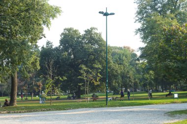 Milan (Italy), 10/11/2025- Parco Palestro/Milan/Nature- There was a large movement of people at Parco Palestro in Milan, on the mild afternoon of this Saturday, October 11, 2025. (Edson De Souza/Thenews2) 